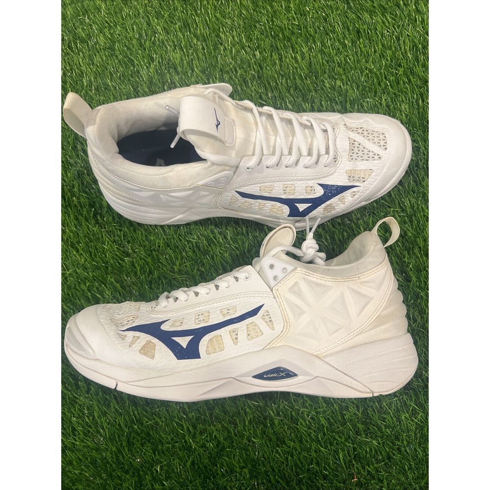 Mizuno Wave Momentum Womens Size 11 PV1GC191214 White Volleyball Shoes